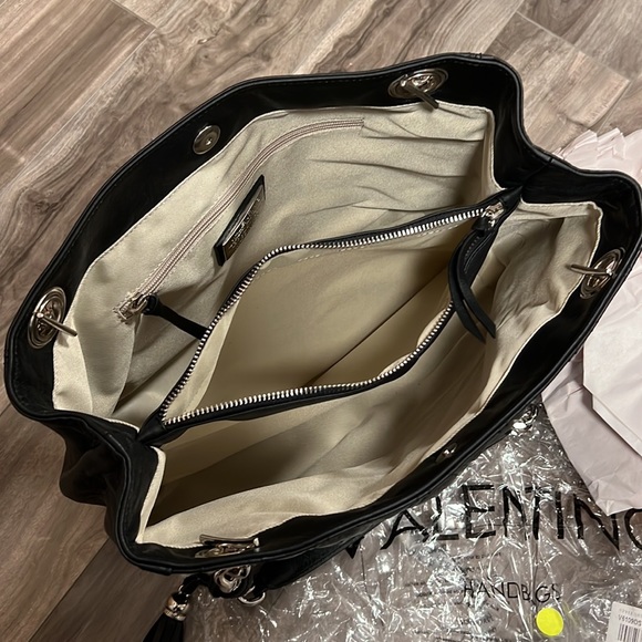 ❣️VALENTINO AUTH by Mario Valentino Luisa Satchel. - Picture 15 of 17